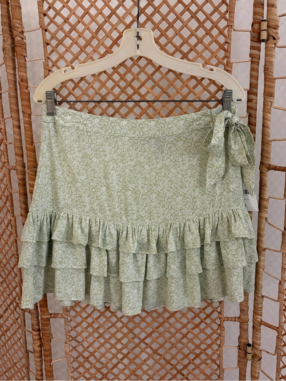 NWT Forever 21 Women’s Green Floral Faux-Wrap Mini Skirt with Ruffles